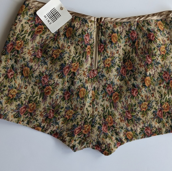 Mine Floral Shorts - Picture 3 of 6